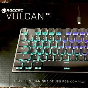 Vulcan TKL Keyboard light up. FUN!